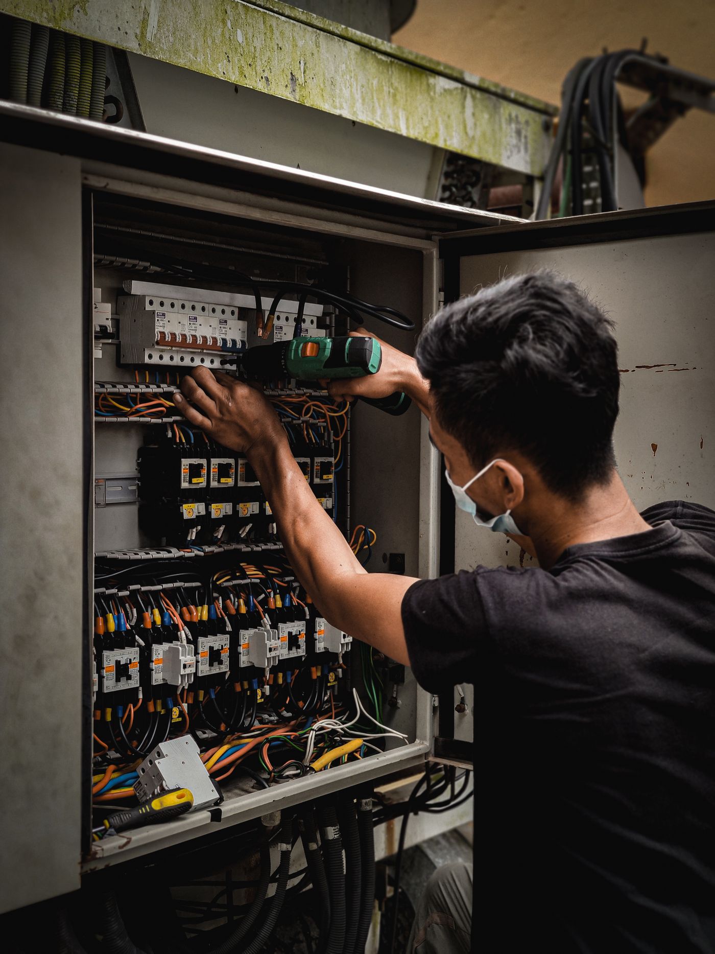 Electrical testing inside a distribution board
